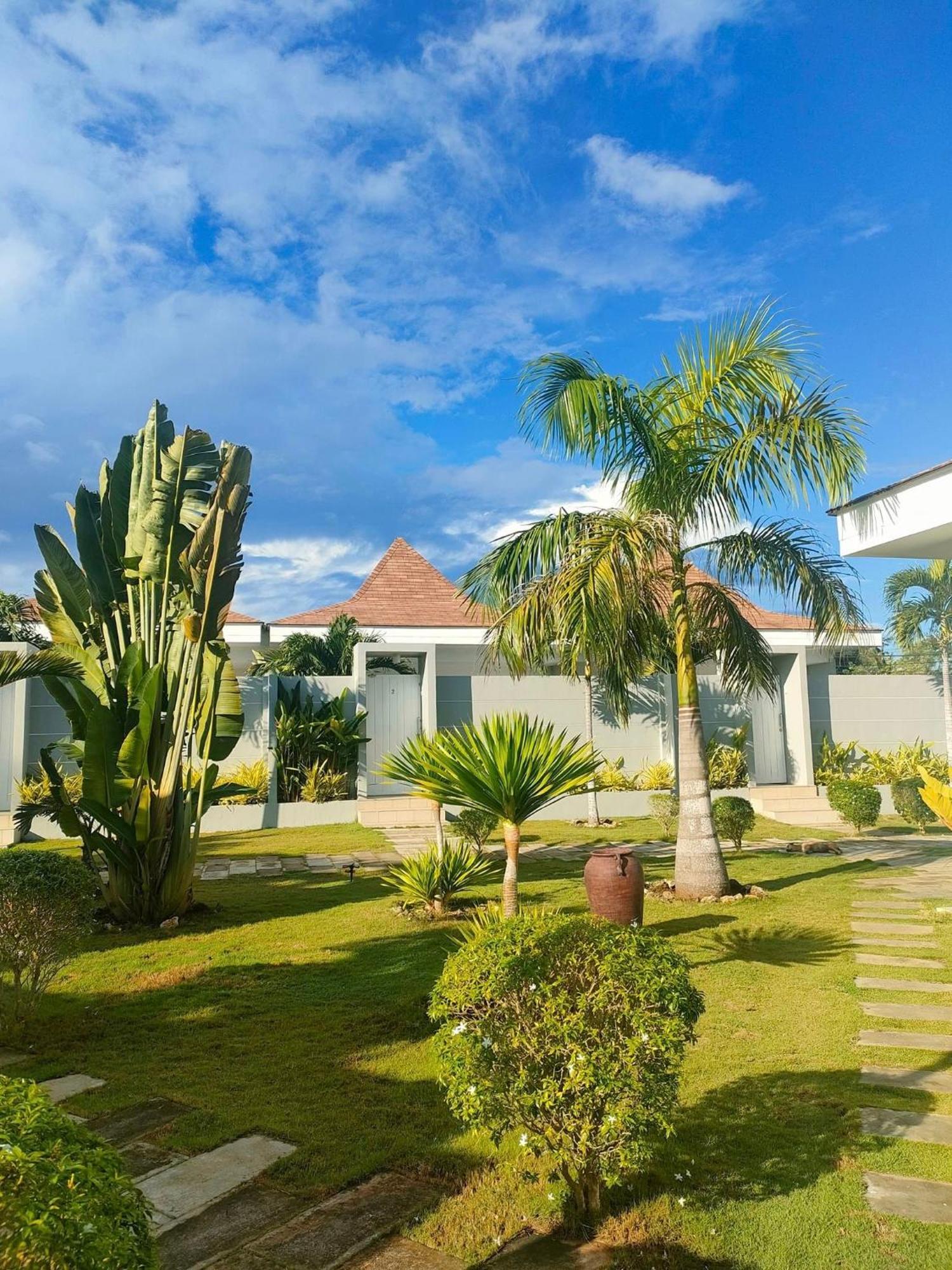 Pineale Villas, Resort And Spa Панглао Екстериор снимка